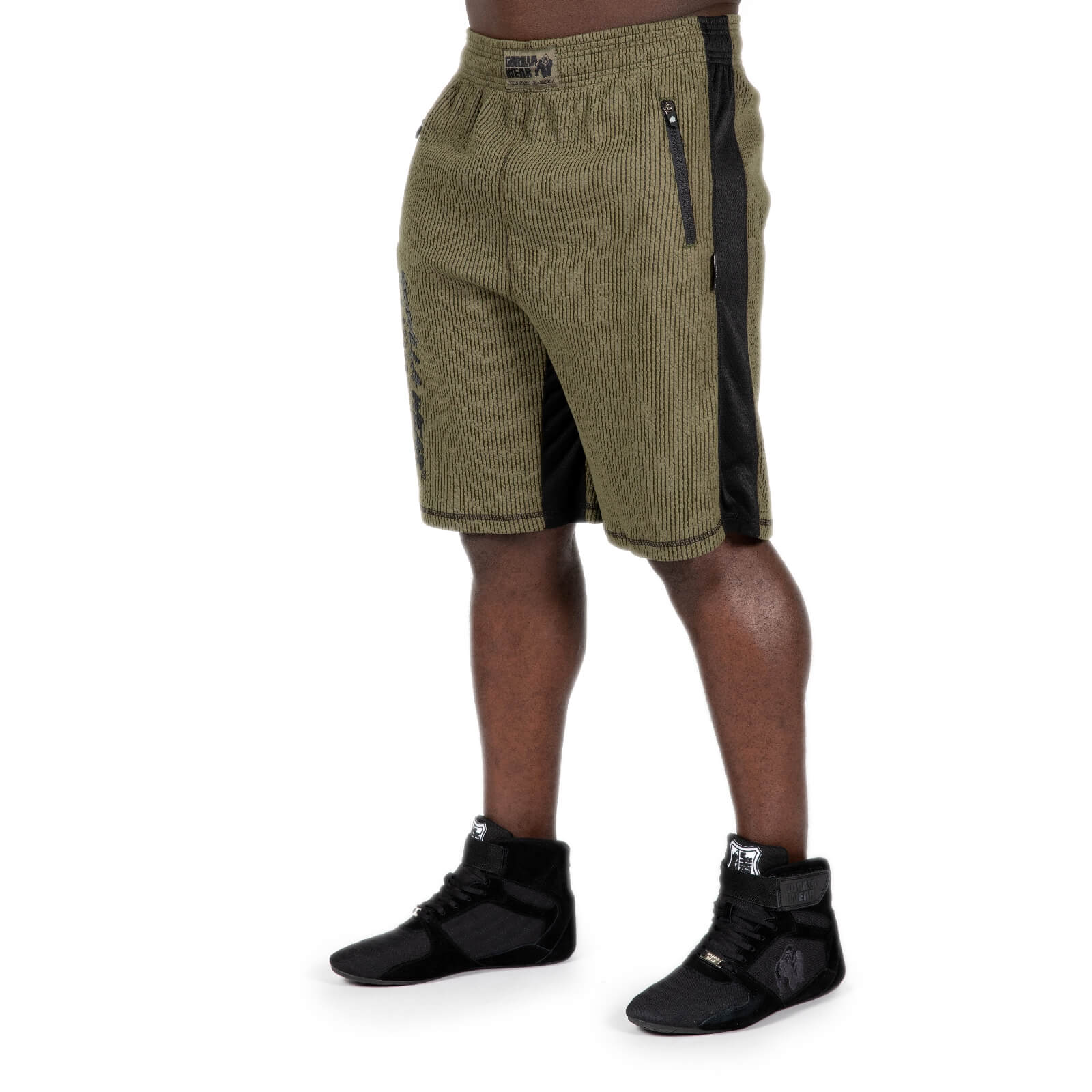 Sjekke Augustine Old School Shorts, army green, Gorilla Wear hos SportGymButikke